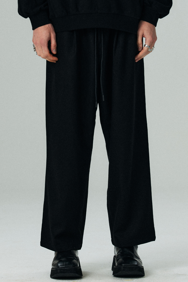 TWO TUCK WIDE  SILLKY  PANTS-BLACK